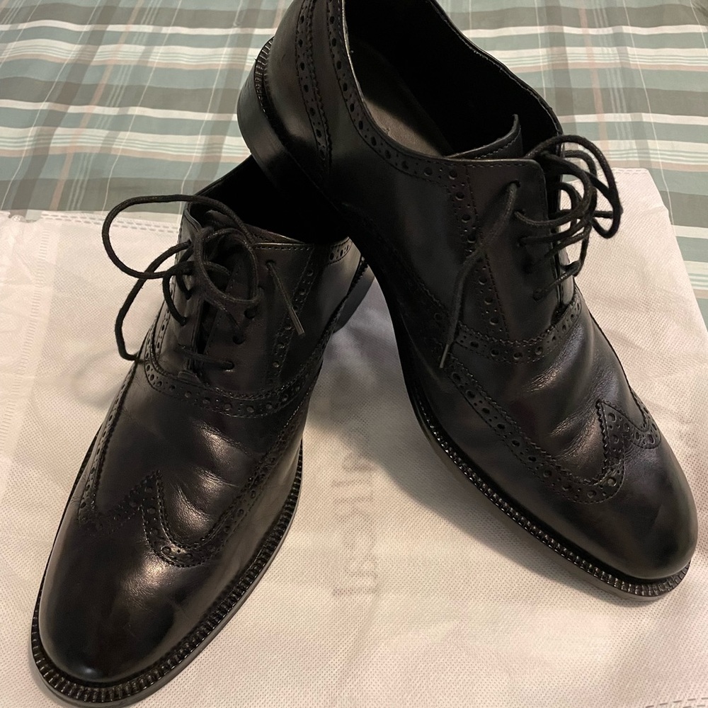 Cole Haan mens black wingtips 10 M